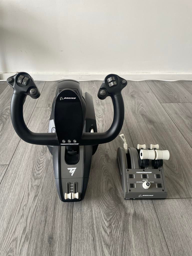 Thrustmaster TCA Yoke Boeing Edition + throttle quadrant, Ophalen, 1 speler, Zo goed als nieuw, Vanaf 7 jaar