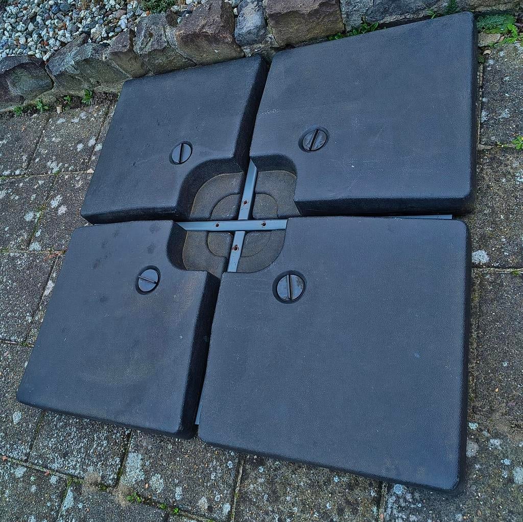 Parasolvoet in 4 delen, incl metalen kruis, Ophalen, Gebruikt, 1 tot 2 meter, Parasolvoet