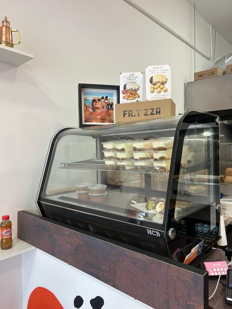 HCB koelvitrine / Gebaksvitrine / koelkast 160 liter, Ophalen, 150 tot 200 liter, Zonder vriesvak, Minder dan 85 cm