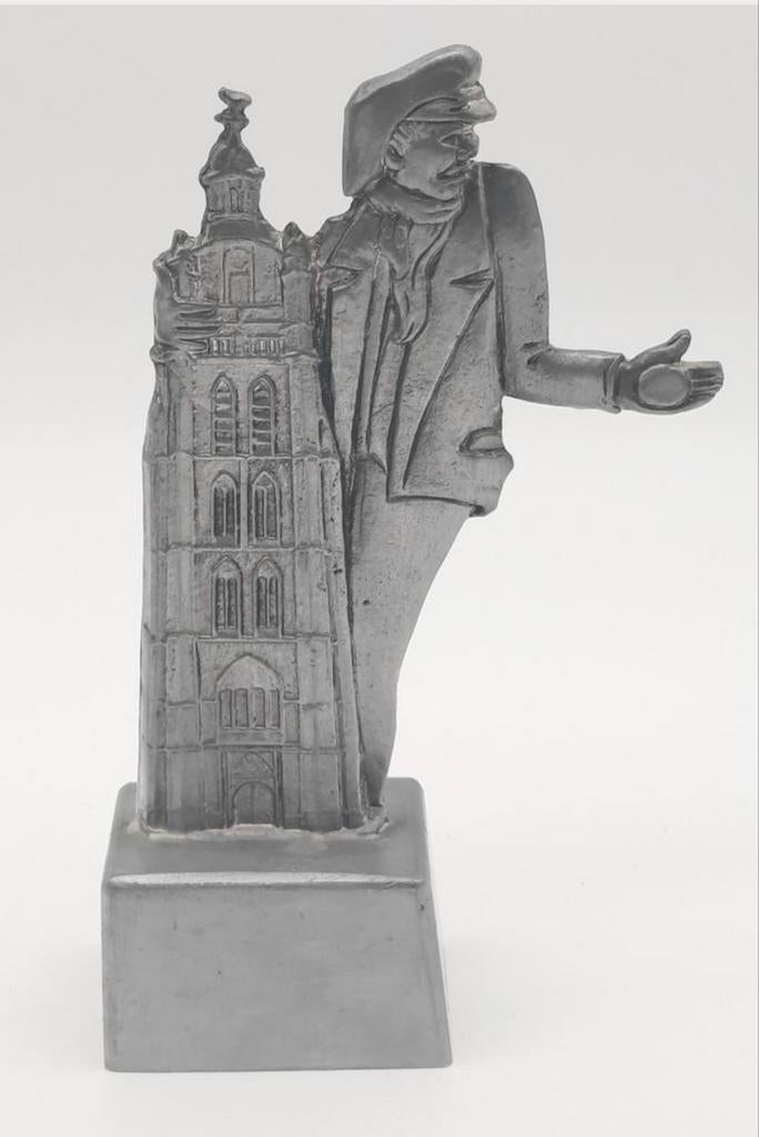 Oud tinnen? beeld van een kerk met een figuur ernaast, Ophalen of Verzenden, Zo goed als nieuw, Mens