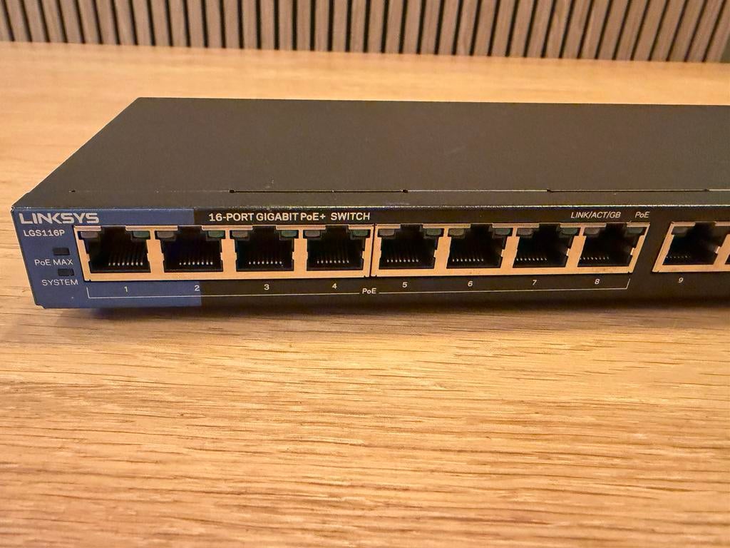 Linksys LGS116P – 16-poorts Gigabit PoE+ switch, Ophalen of Verzenden, Zo goed als nieuw