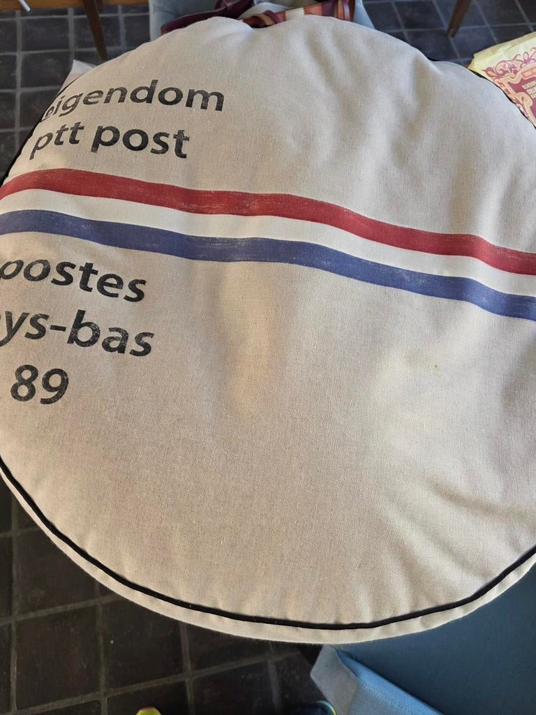 Postzak poef voor kinderen en huisdieren, Ophalen of Verzenden, Zo goed als nieuw, Rond, Stof