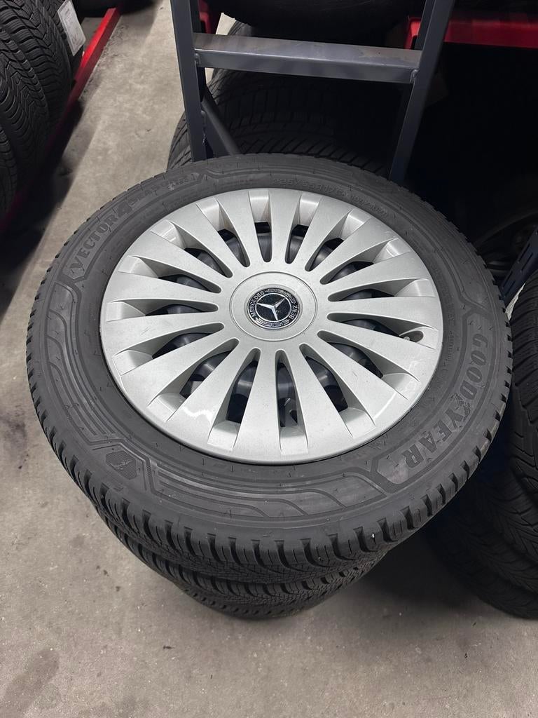 Demo Mercedes Vito Goodyear 17 inch all-season set, Auto-onderdelen, Ophalen, Bestelwagen, Nieuw, 17 inch