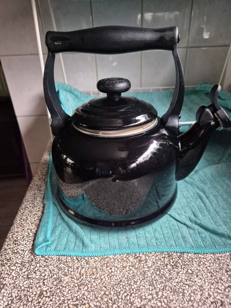 Le Creuset, 2.1 ltr zwarte fluitketel, 2 liter of meer, Ophalen of Verzenden