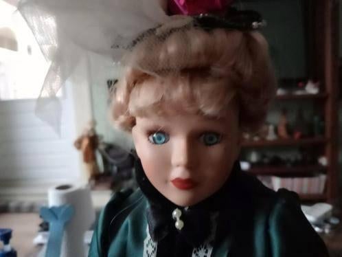 Klassieke porseleinen pop, Ophalen, Zo goed als nieuw, Pop