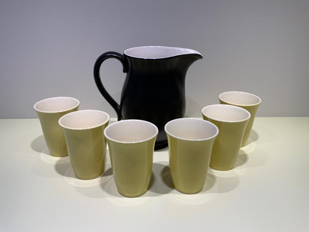 Vintage Pastel Mosa Maastricht 6 gele Bekers en zwarte Kan, Antiek en Kunst, Ophalen of Verzenden
