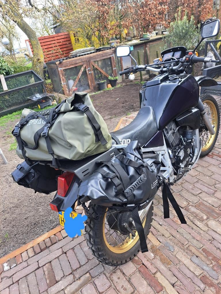 Honda XLV 750 R, Motoren, 750 cc, Cardan-aandrijving, 2 cilinders, Particulier