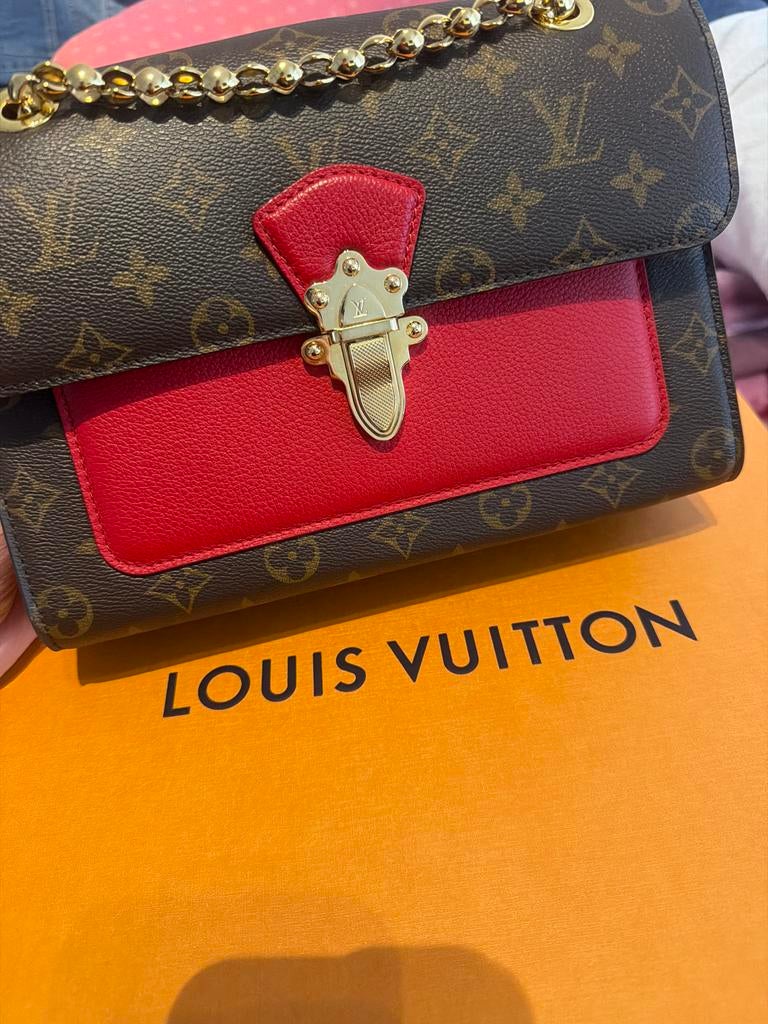 Louis Vuitton Victoire MNG Cerise Schoudertas, Ophalen of Verzenden, Zo goed als nieuw, Bruin, Schoudertasje