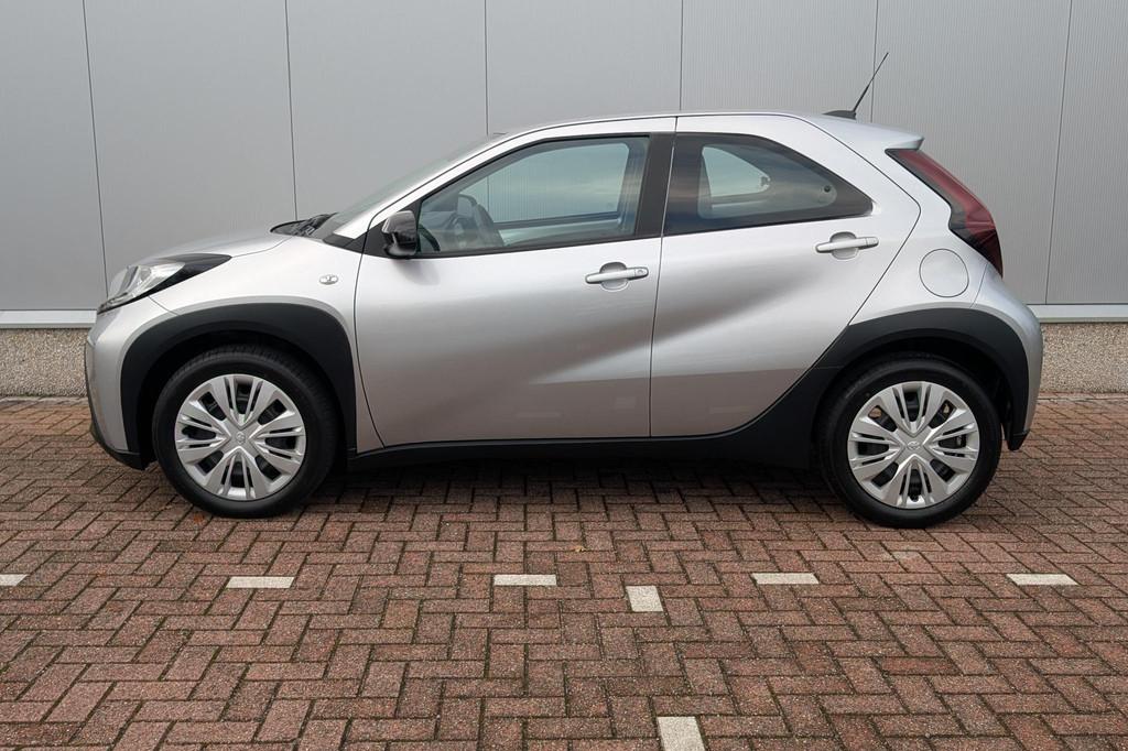 Toyota Aygo X 1.0 VVT-i MT Play Apple Carplay | Metallic lak, Auto's, Toyota, Gebruikt, 920 kg, 4 stoelen, Origineel Nederlands