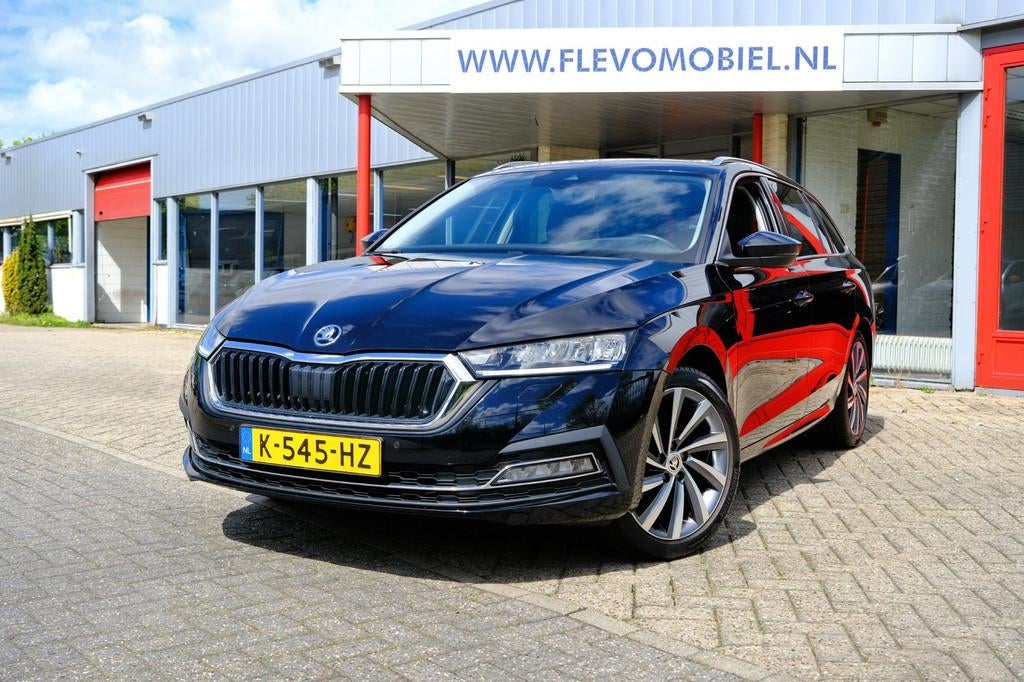 Skoda Octavia Combi 1.0 TSI Business Edition Plus Pano|Navi|, Auto's, Skoda, Gebruikt, Euro 6, Zwart, Origineel Nederlands