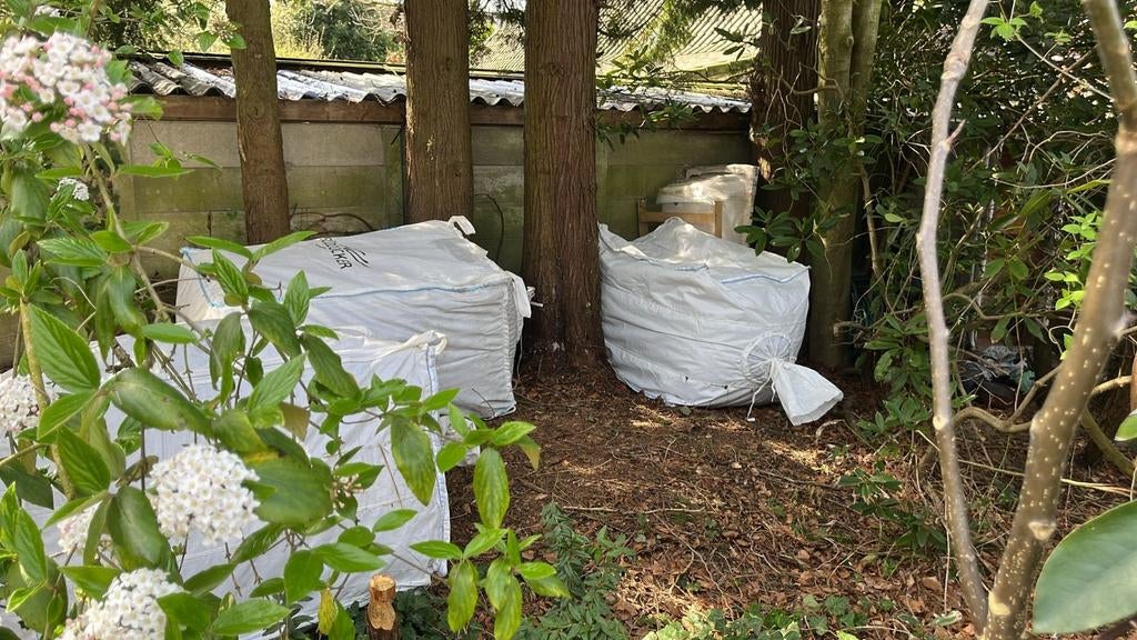 Compost materiaal van versnipperd riet in big bag, Ophalen