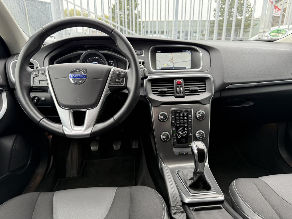Volvo V40 2.0 T3 Momentum Xenon/LED verl, Navigatie, Parkeer, Auto's, 12 maanden, Stof, Gebruikt, 4 cilinders