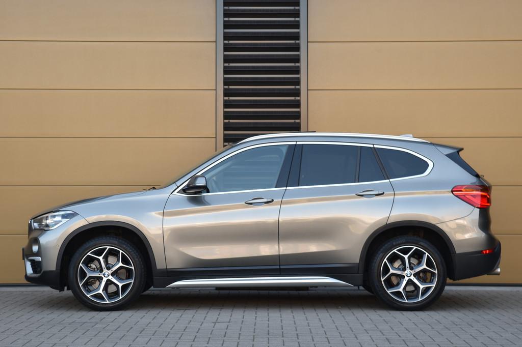 BMW X1 sDrive20i Orange Edition II * Sportstoelen * Panorama, Auto's, BMW, Met garantie (alle), Bedrijf, SUV of Terreinwagen, 84 €/maand