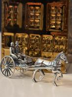 Miniatuur Nederlandse zilveren koets met paard en figuren, Ophalen of Verzenden, Zilver