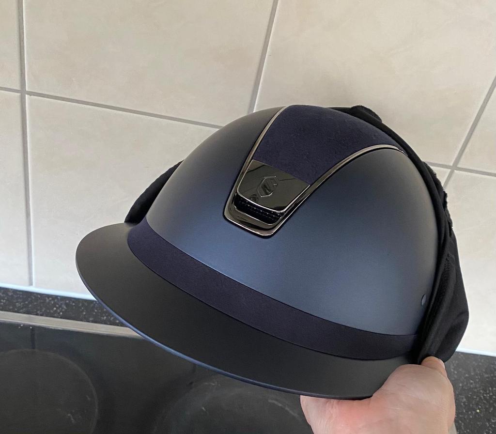 Zeer nette blauwe Samshield Miss Shield cap alcantare maat m, Dieren en Toebehoren, Paardrijkleding, Ophalen of Verzenden, Zo goed als nieuw