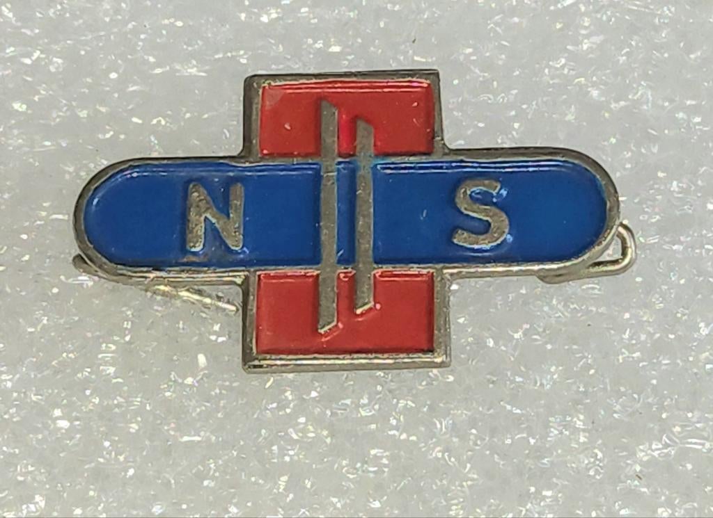 Vintage NS Speldje - Nederlandse Spoorwegen, Ophalen of Verzenden, Gebruikt, Transport, Speldje of Pin