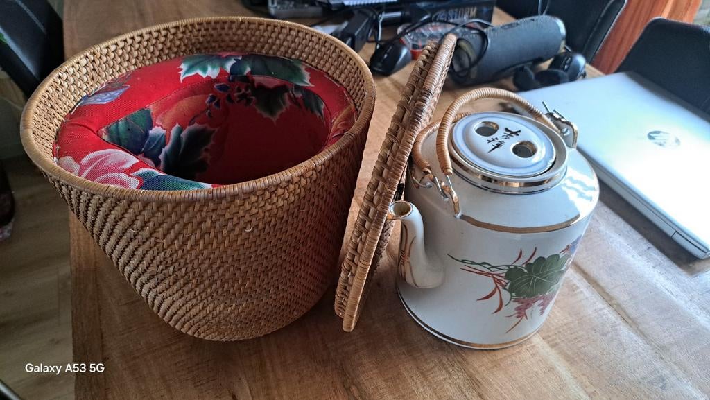 Vintage Chinese Theepot in Gevlochten Mand, Ophalen of Verzenden