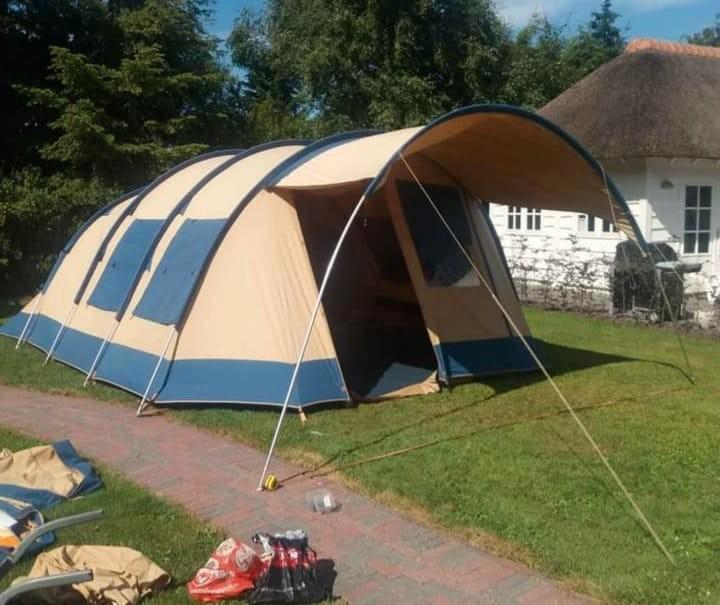 Mooie ruime tent, slechts één weekend gebruikt, Caravans en Kamperen, Tenten, tot en met 6, Zo goed als nieuw, Ophalen