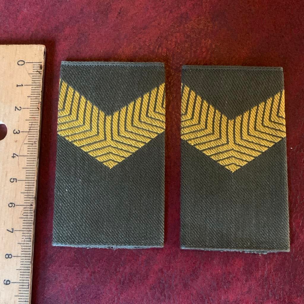 Nederlandse Korporaal Rangonderscheidingstekens Landmacht, Ophalen of Verzenden, Landmacht, Nederland, Embleem of Badge