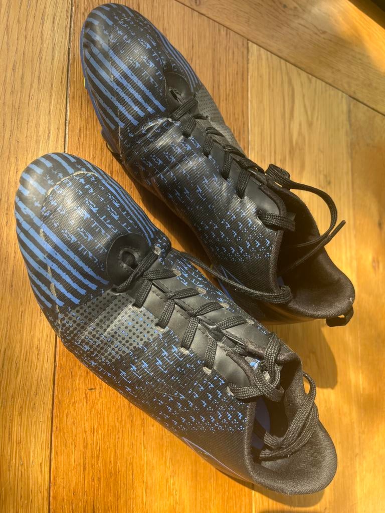 Mt 38 Dutchy Zwarte voetbalschoenen met blauwe accenten, Maat XS of kleiner, Ophalen of Verzenden, Gebruikt, Schoenen