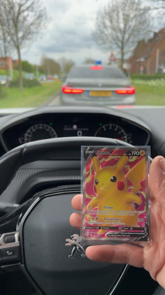 Pikachu v, Ophalen of Verzenden, Zo goed als nieuw