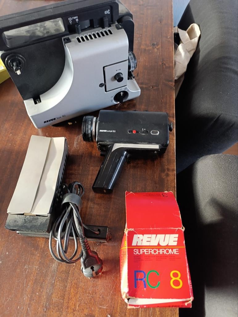 Vintage Revue Filmcamera & Projector Set, Ophalen