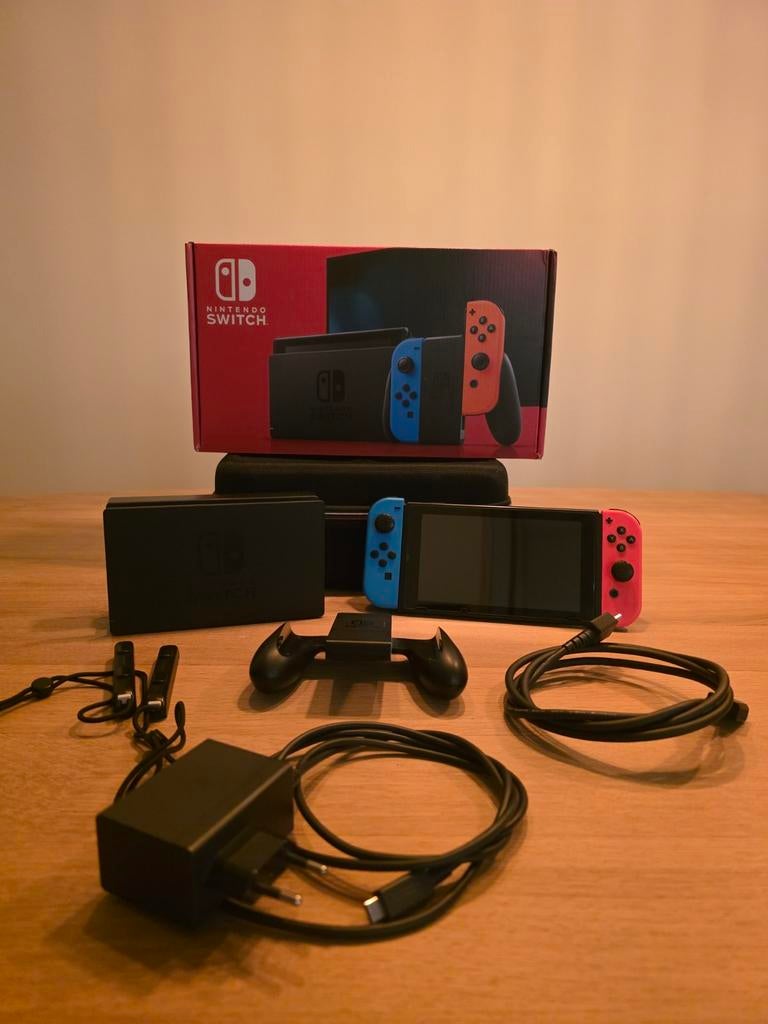 Nintendo Switch, Ophalen of Verzenden, Zo goed als nieuw, Met 2 controllers, Switch Original