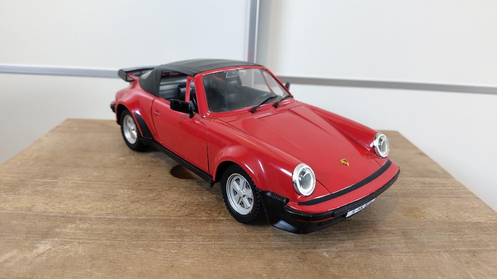 Porsche 911 Turbo Carbio - 1:18, Hobby en Vrije tijd, Modelauto's | 1:18, Ophalen of Verzenden, Zo goed als nieuw, Auto, Maisto