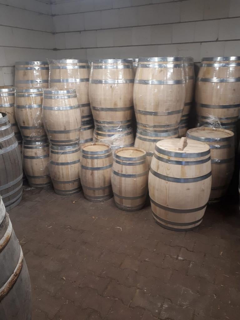 Te koop mooie regentonnen  wijnvaten  bloembakken, 150 liter of meer, Ophalen, Nieuw, Hout