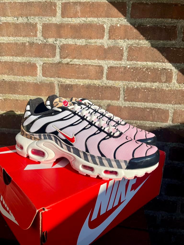 Nike air max plus tn animal leopard zebra 43 new, Verzenden, Nieuw, Sneakers of Gympen, Roze