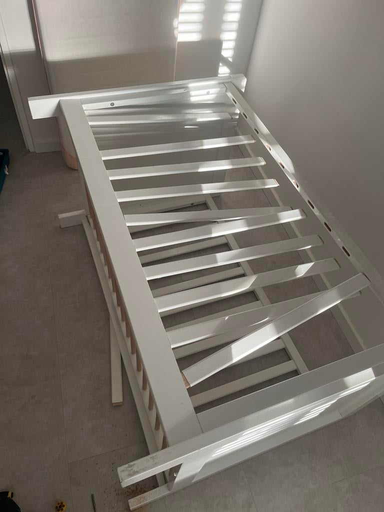 Wit kinderbed met lattenbodem, Kinderen en Baby's, Kinderkamer | Bedden, Gebruikt, 70 tot 85 cm, Lattenbodem, 140 tot 160 cm