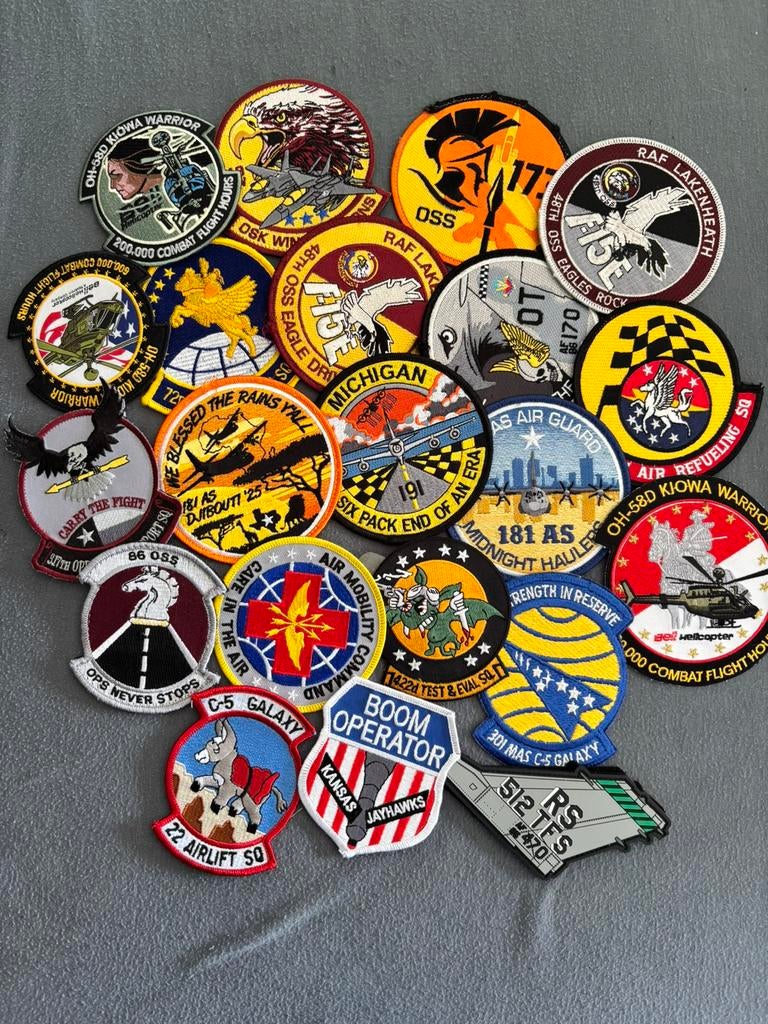 Groot kavel diverse emblemen USAF, Verzenden, Luchtmacht, Amerika, Embleem of Badge