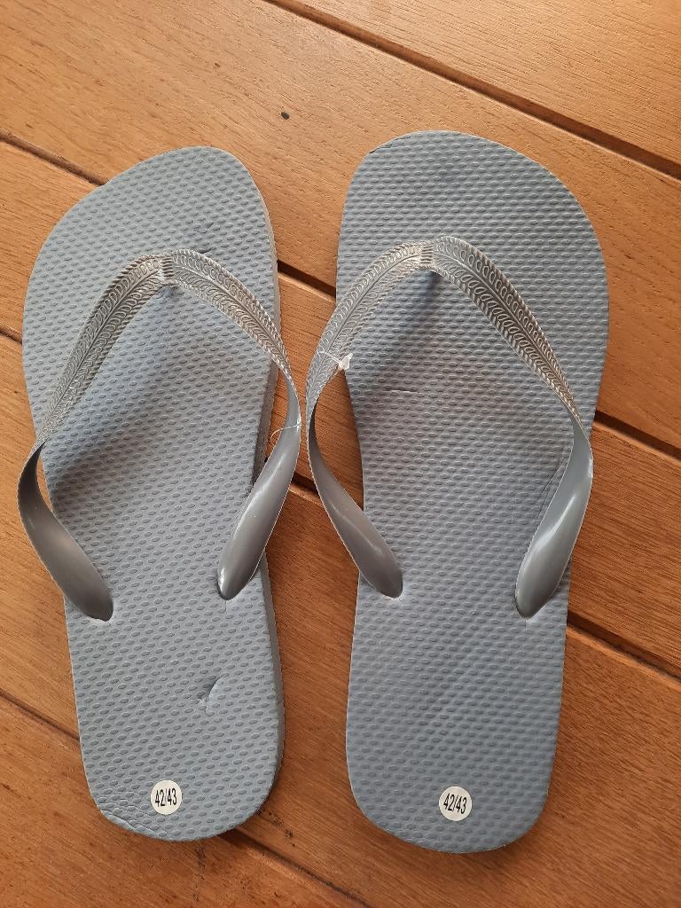 Teenslippers grijs - maat 42/43 - flip flops slippers - nieu, Kleding | Dames, Schoenen, Ophalen of Verzenden, Nieuw, Grijs