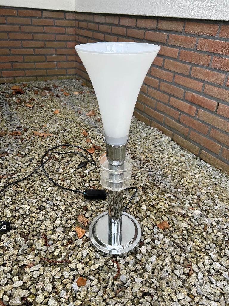 Design tafellamp, chroom met wit glazen kelk, Ophalen, Gebruikt, Glas, 50 tot 75 cm