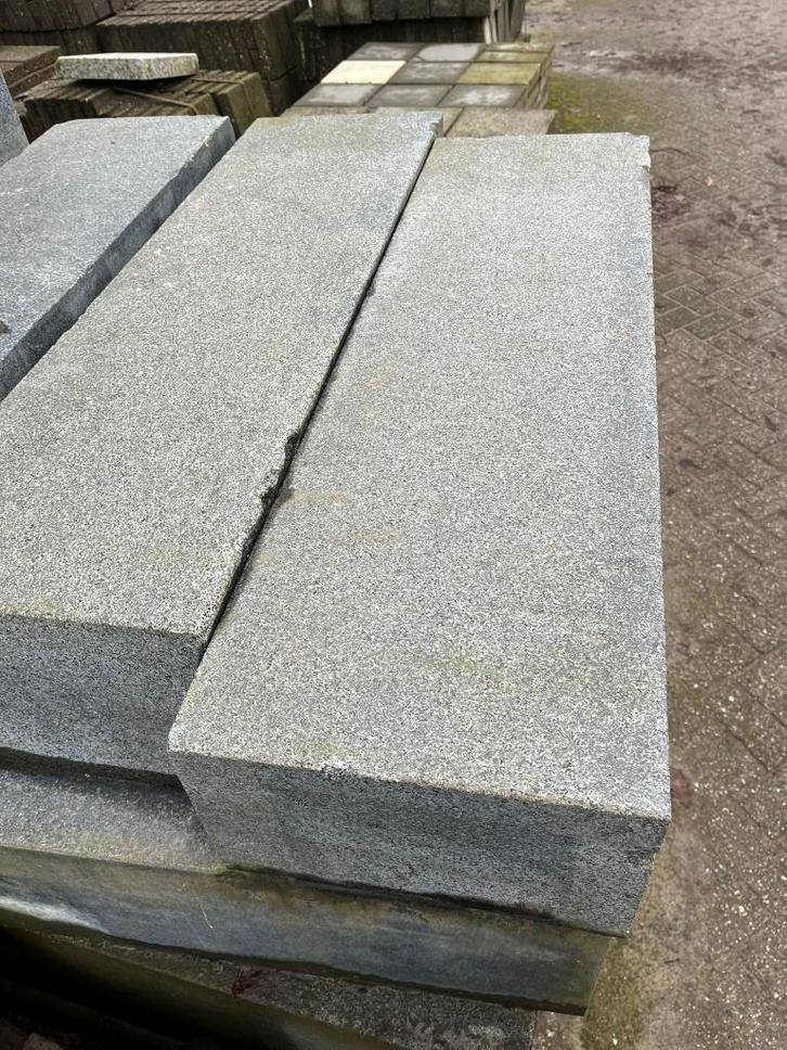 gebruikt natuursteen traptrede graniet, Tuin en Terras, Bielzen en Borders, Overige typen, Natuursteen, 25 tot 50 cm, 100 tot 200 cm