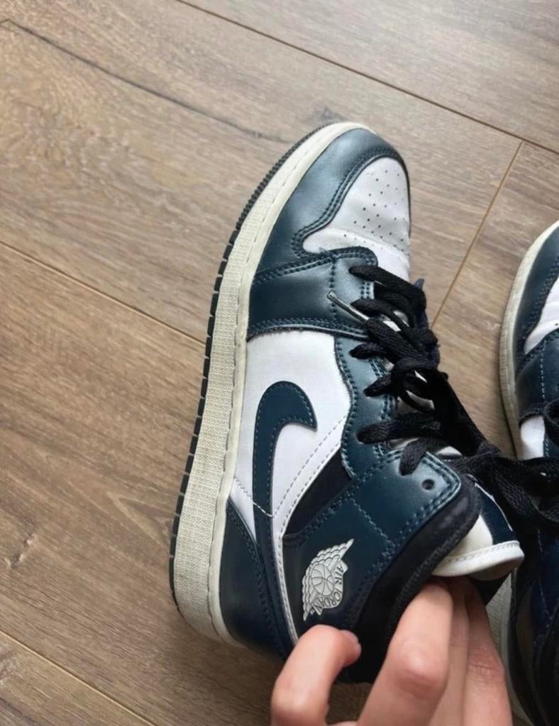 Nike Air Jordan 1 Mid 'Dark Teal' sneakers - maat 38, Ophalen of Verzenden, Gedragen, Blauw, Sneakers of Gympen