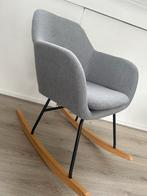 Grijze schommelstoel met houten onderstel, Huis en Inrichting, Stoelen, Ophalen, Zo goed als nieuw, Hout, Eén