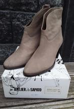 Atelier do Sapato laarsjes mt 40 beige, Beige, Lage of Enkellaarzen, Ophalen of Verzenden, Atelier do Sapato