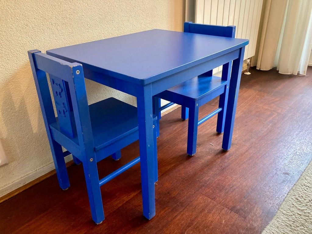 Kindertafel met twee stoeltjes, Kinderen en Baby's, Kinderkamer | Tafels en Stoelen, Ophalen, Gebruikt, Tafel(s) en Stoel(en)