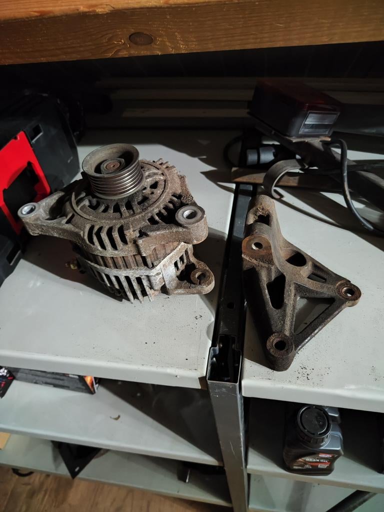 Nissan micra k11 dynamo+steun, Ophalen of Verzenden, Nissan