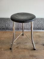 Oud vintage industrieel krukje, Huis en Inrichting, Krukjes, Ophalen, Hout