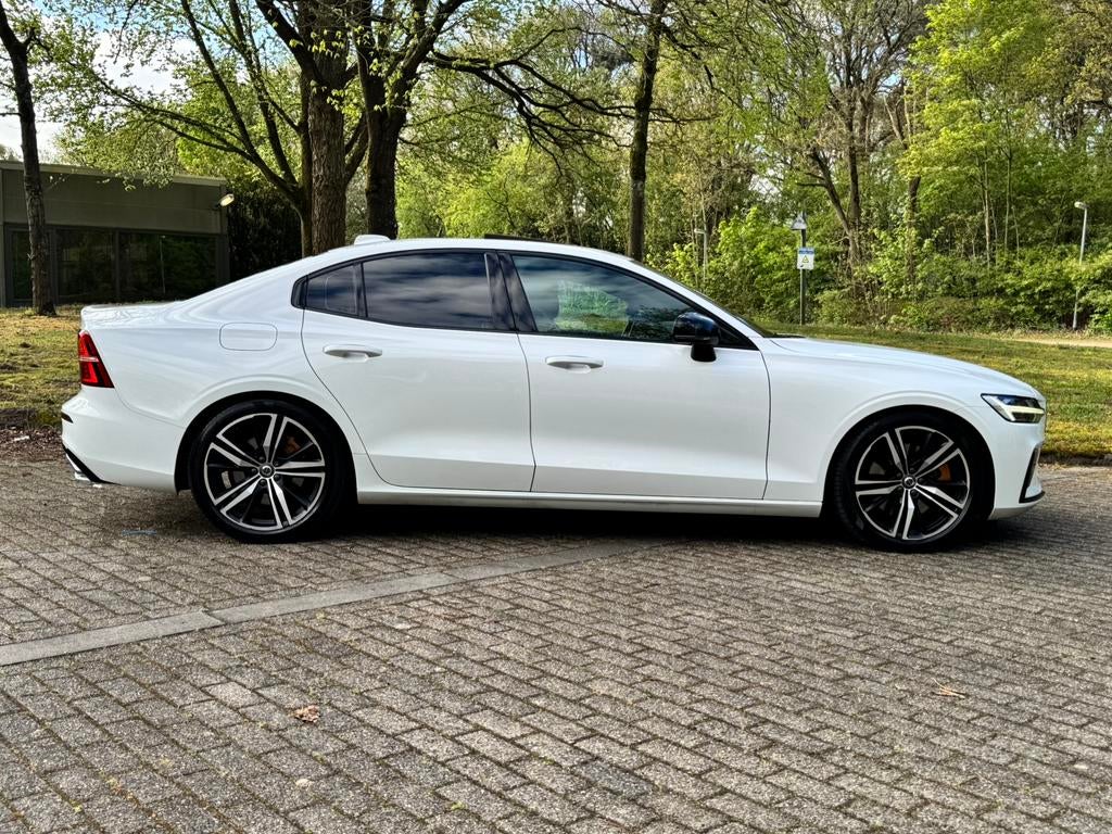 Volvo S60 T5 250pk Geartronic 2019 Wit, Parkeerassistent, 1800 kg, 4 cilinders, 1969 cc