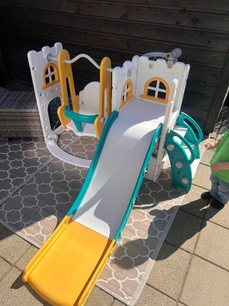 Nieuw speeltoestel met glijbaan en schommel, Ophalen, Nieuw, Glijbaan