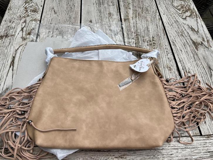 Schoudertas handtas merk biba B love beau nieuw, Sieraden, Tassen en Uiterlijk, Tassen | Damestassen, Nieuw, Handtas, Beige, Ophalen of Verzenden