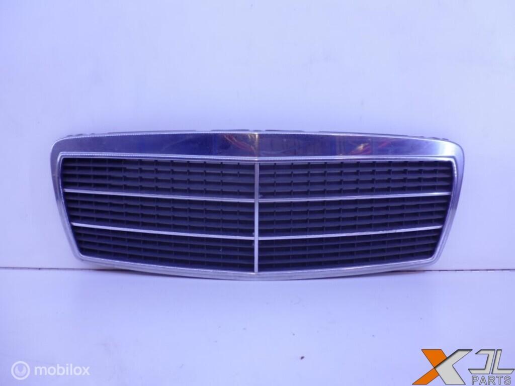 E-KLASSE W210 GRILLE ELEGANCE  ORIGINEEL GEBR. A2108800083, Auto-onderdelen, Carrosserie en Plaatwerk, Gebruikt, Mercedes-Benz