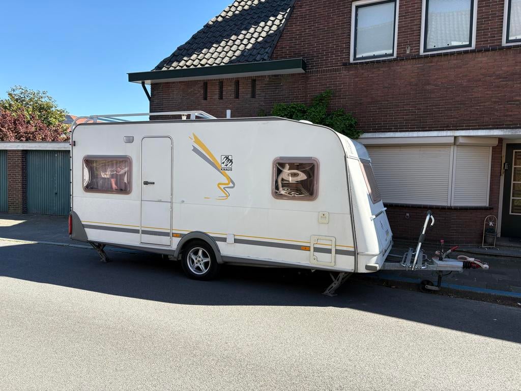 Mooie Knaus Sudwind 450 TUF Caravan uit 2002, Vast bed, Rondzit, Ringverwarming, Particulier