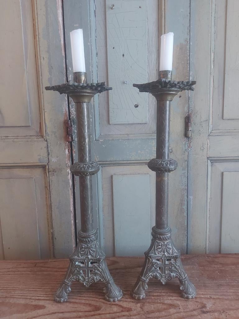 Stel antieke Franse kerk-kandelaars met kruis op voet ,1900, Antiek en Kunst, Antiek | Kandelaars, Ophalen of Verzenden, Koper of Brons