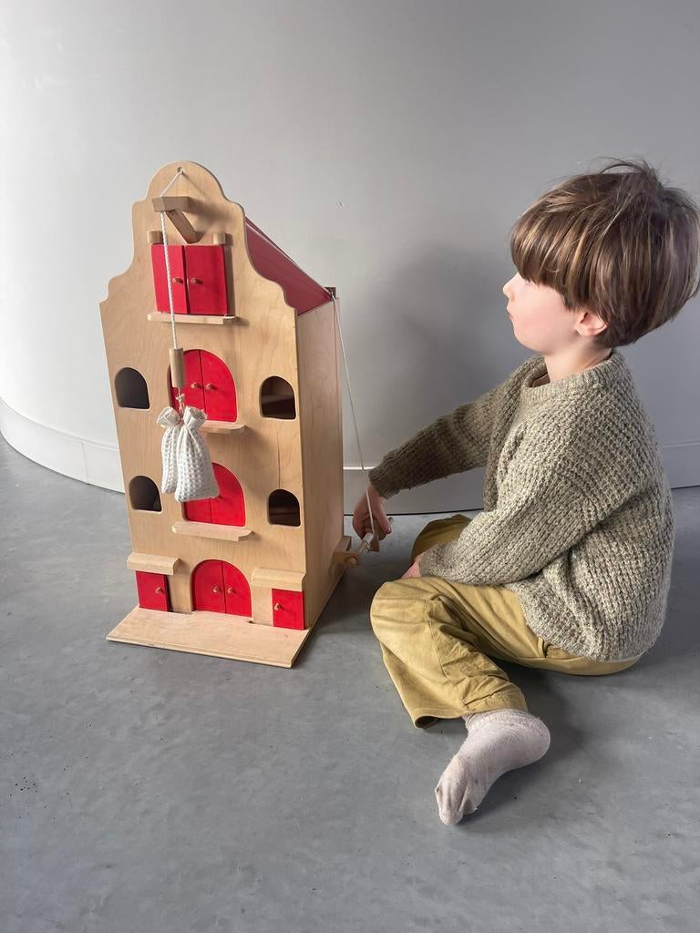 Houten speelgoed : pakhuis met hijskatrol, Ophalen, Zo goed als nieuw