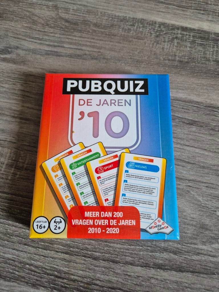 Pubquiz spel jaren '10, Hobby en Vrije tijd, Gezelschapsspellen | Kaartspellen, Ophalen of Verzenden, Nieuw, Identity Games