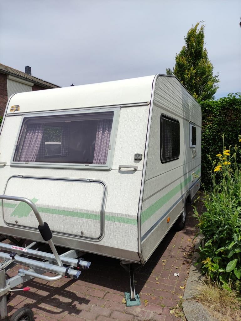 Zéér complete gepimpte Eifelland.Stapelbed en 2x1persoonsbed, Caravans en Kamperen, 2 aparte bedden, Treinzit, 500 - 750 kg, Luifel